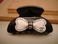 髮飾>鯊魚夾 〈蝴蝶結鑲邊閃鑽感〉白色款